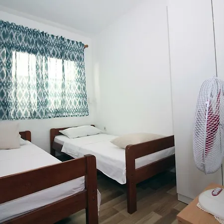 Apartman Two Bedroom In Tisno